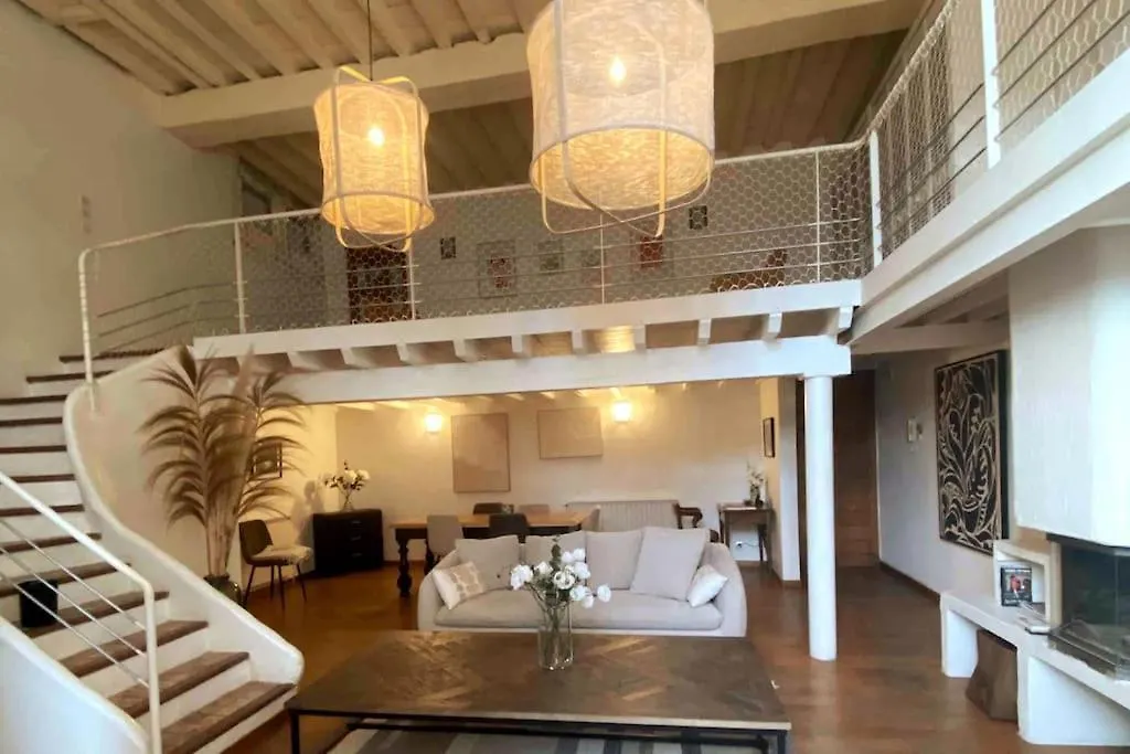 Appartement Grand Duplex Lumineux-Hyper Centre à Arles France